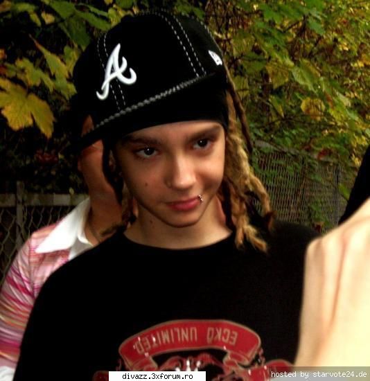 name: tom 

pointed name: of birth -ort: 01.09.89 

brothers and sisters: mean twin brother 1.75